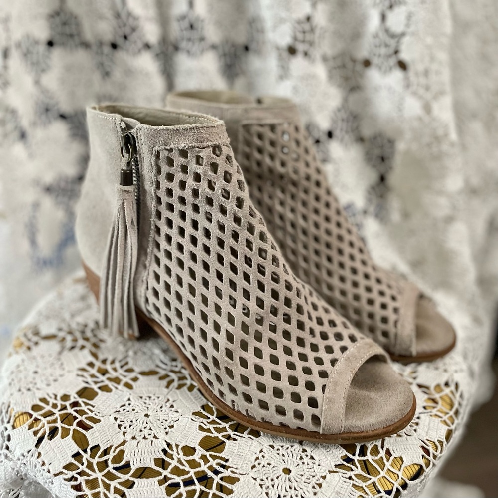 Matisse Indie Ivory-Tan Suede Leather Cutout Ankle Booties